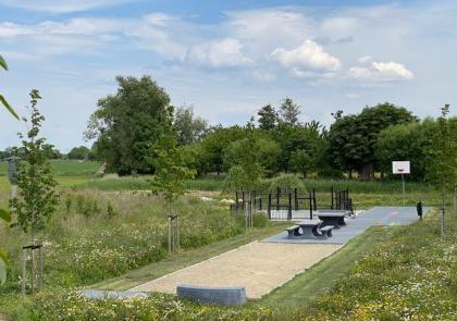 Foto van Jeu des Boulesbaan, pannakooi en bankje in Nieuwdorp,